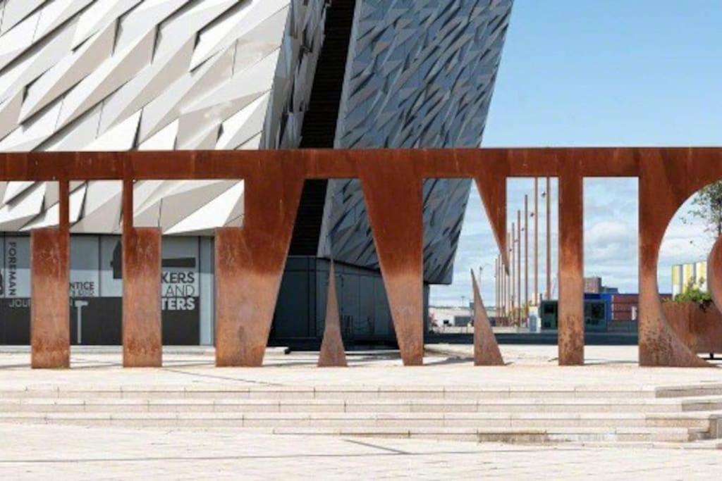 Titanic Quarter Apartment ベルファスト エクステリア 写真